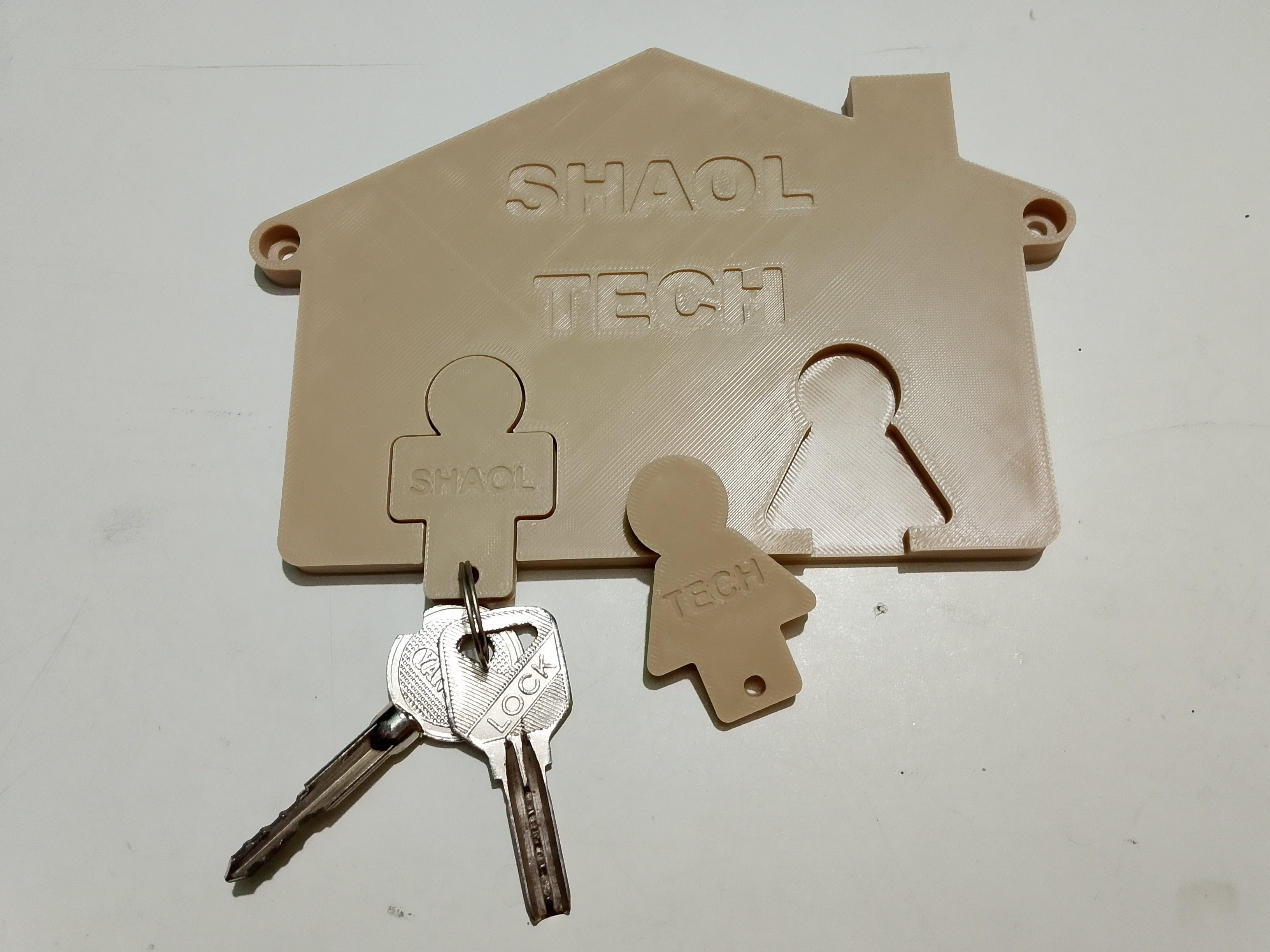 Customizable Magnetic Family Key Hanger