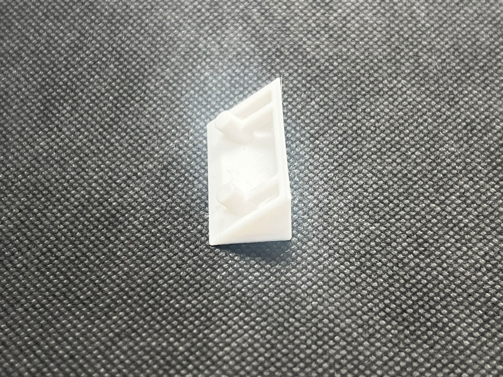 Cockspur window clip