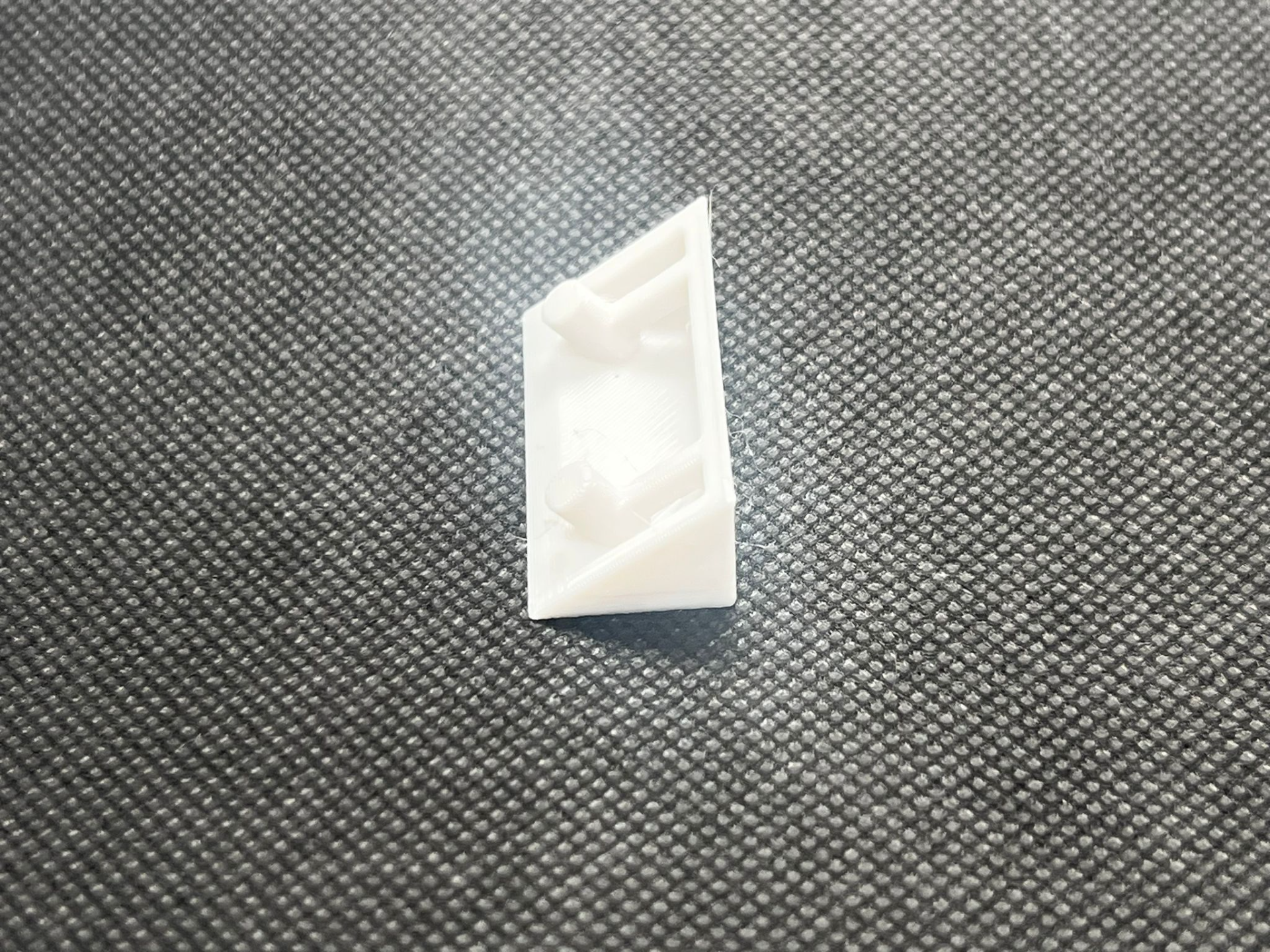 Cockspur window clip
