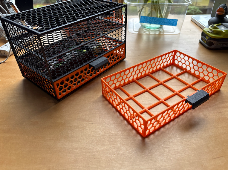 Gridfinity case and drawer with honeycomb pattern