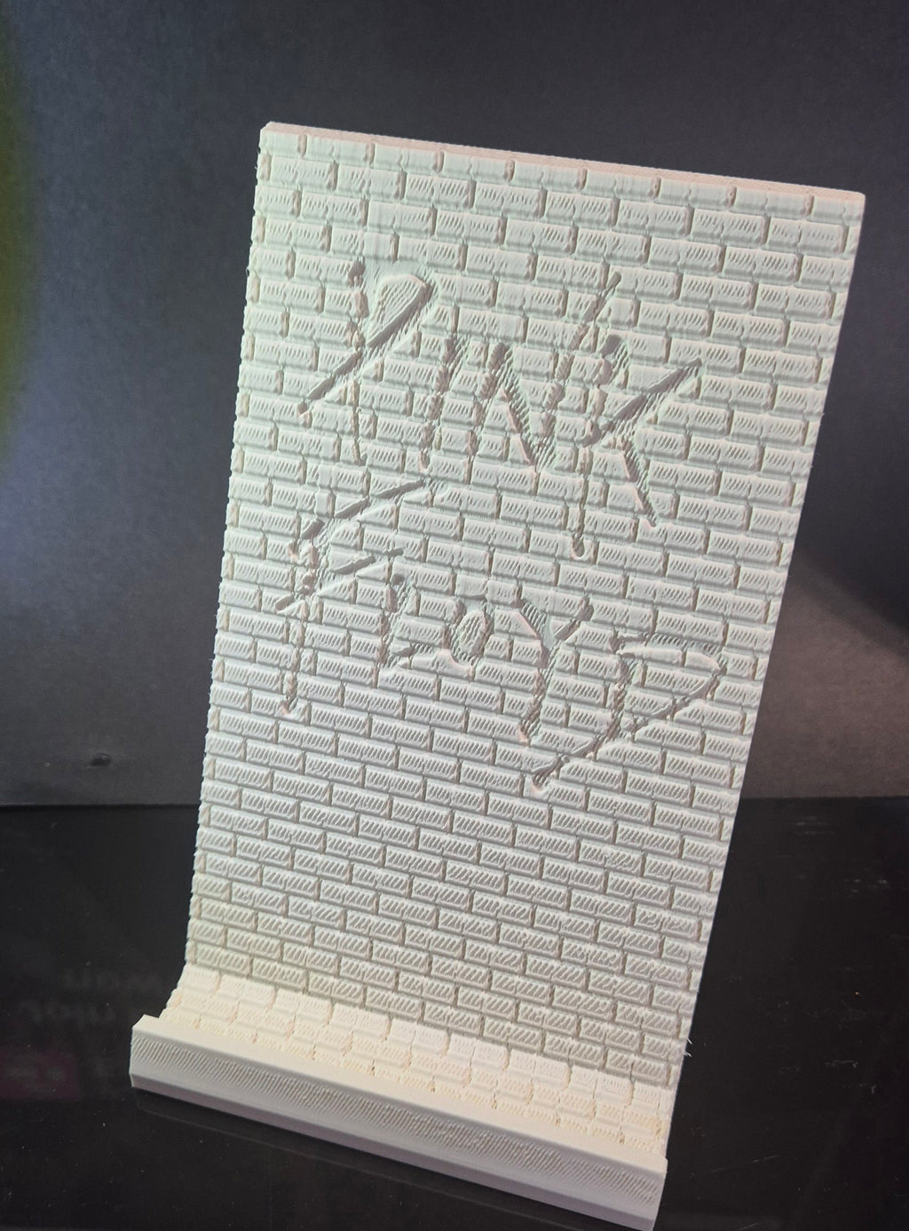 Phone stand Pink Floyd The Wall. Free to sell.