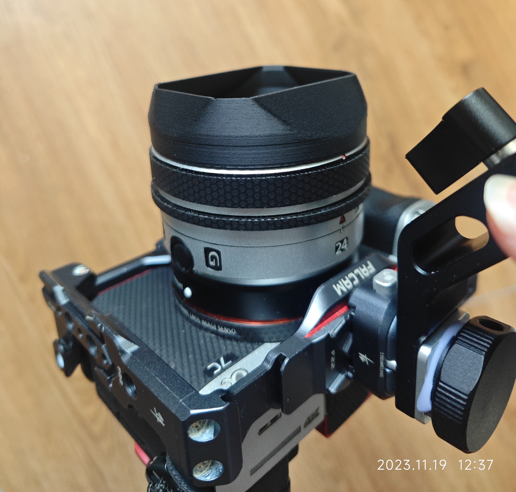 Sony 24mm F2.8 G Alternative Lens Hood