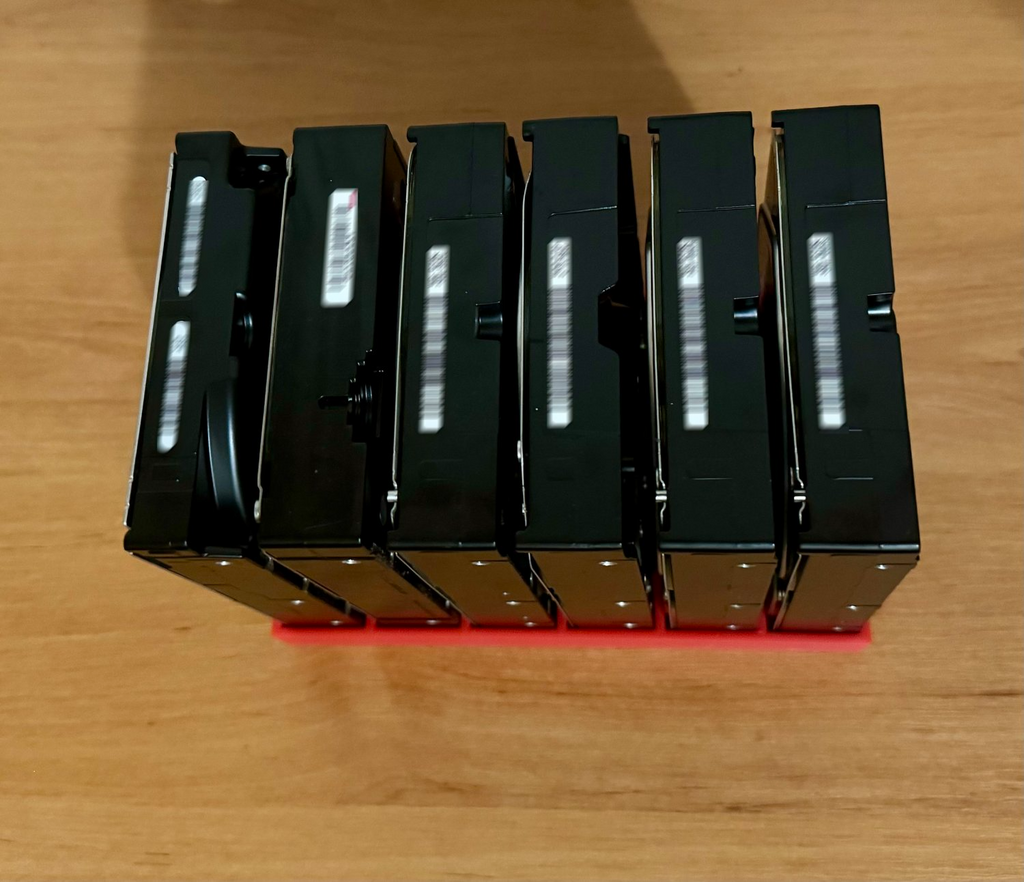 Hard drive stand for six 3.5" NORMAL drives