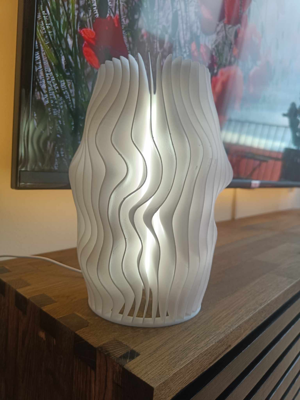 Table/bedside lamp with modern wavy pattern