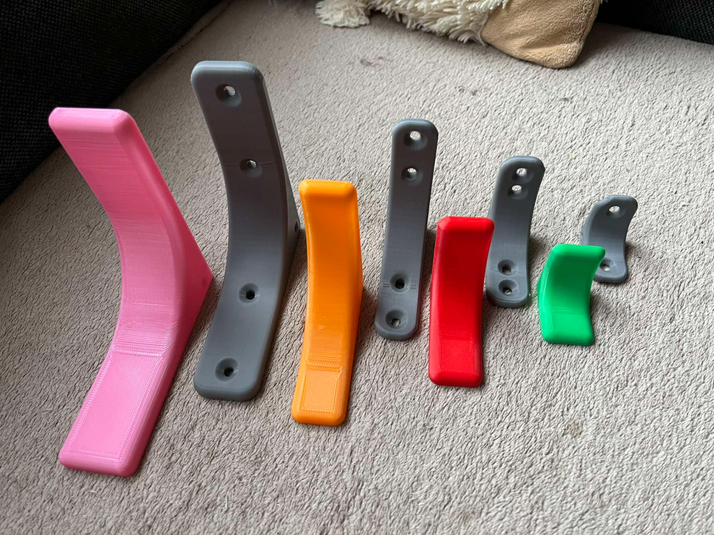Brackets with covers, consoles with shelf covers