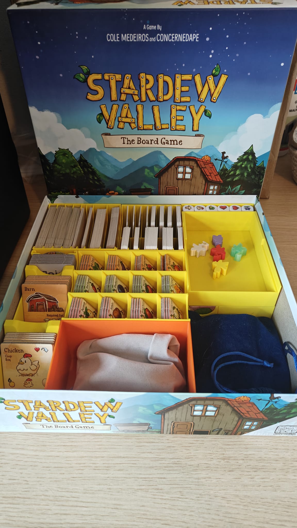 Stardew Valley board game insert + meeples
