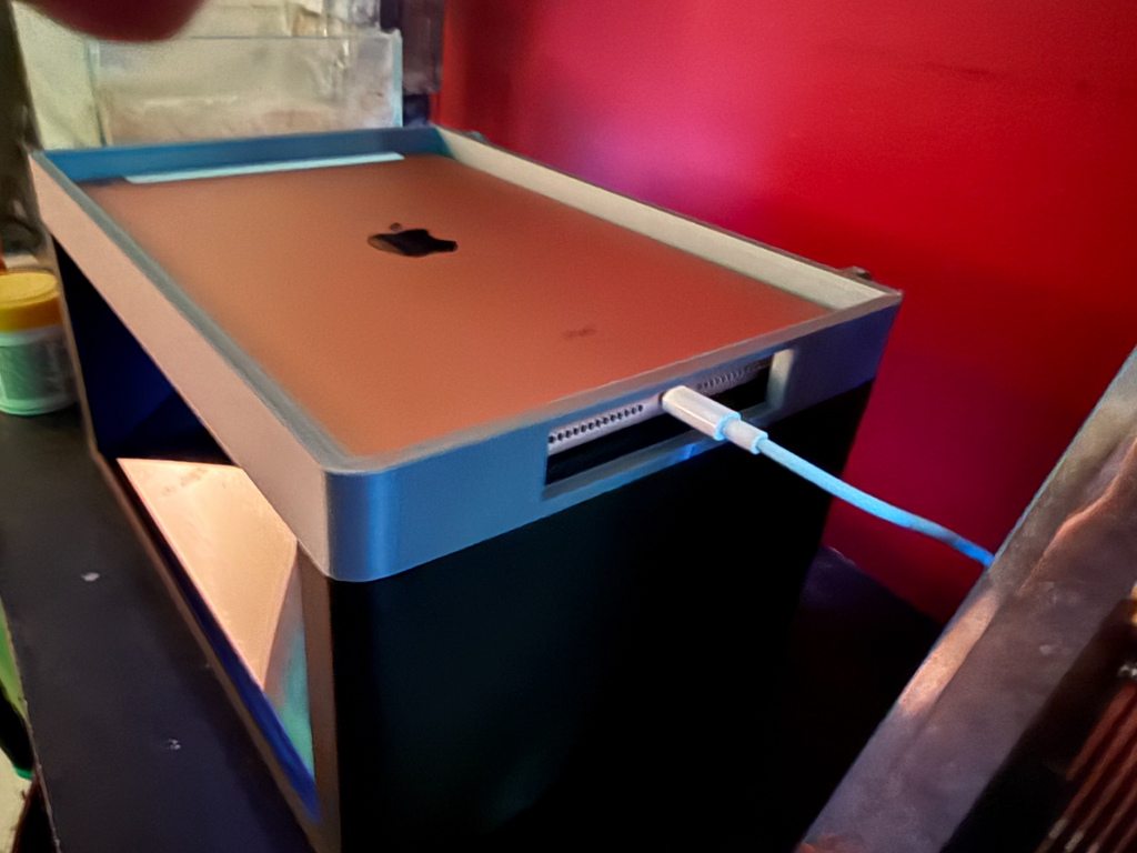iPad 9.7" Hologram Box