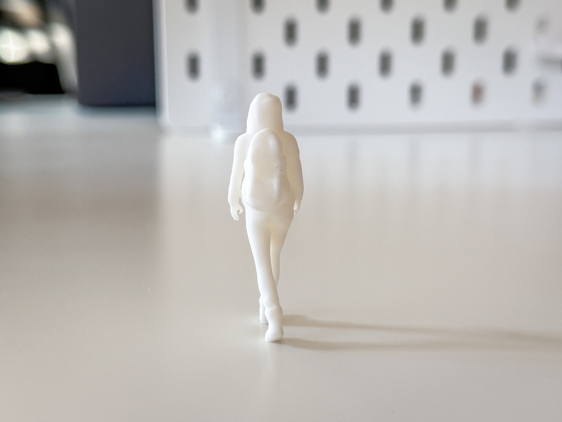 Miniature Girl/Student/Tourist II for your Diorama