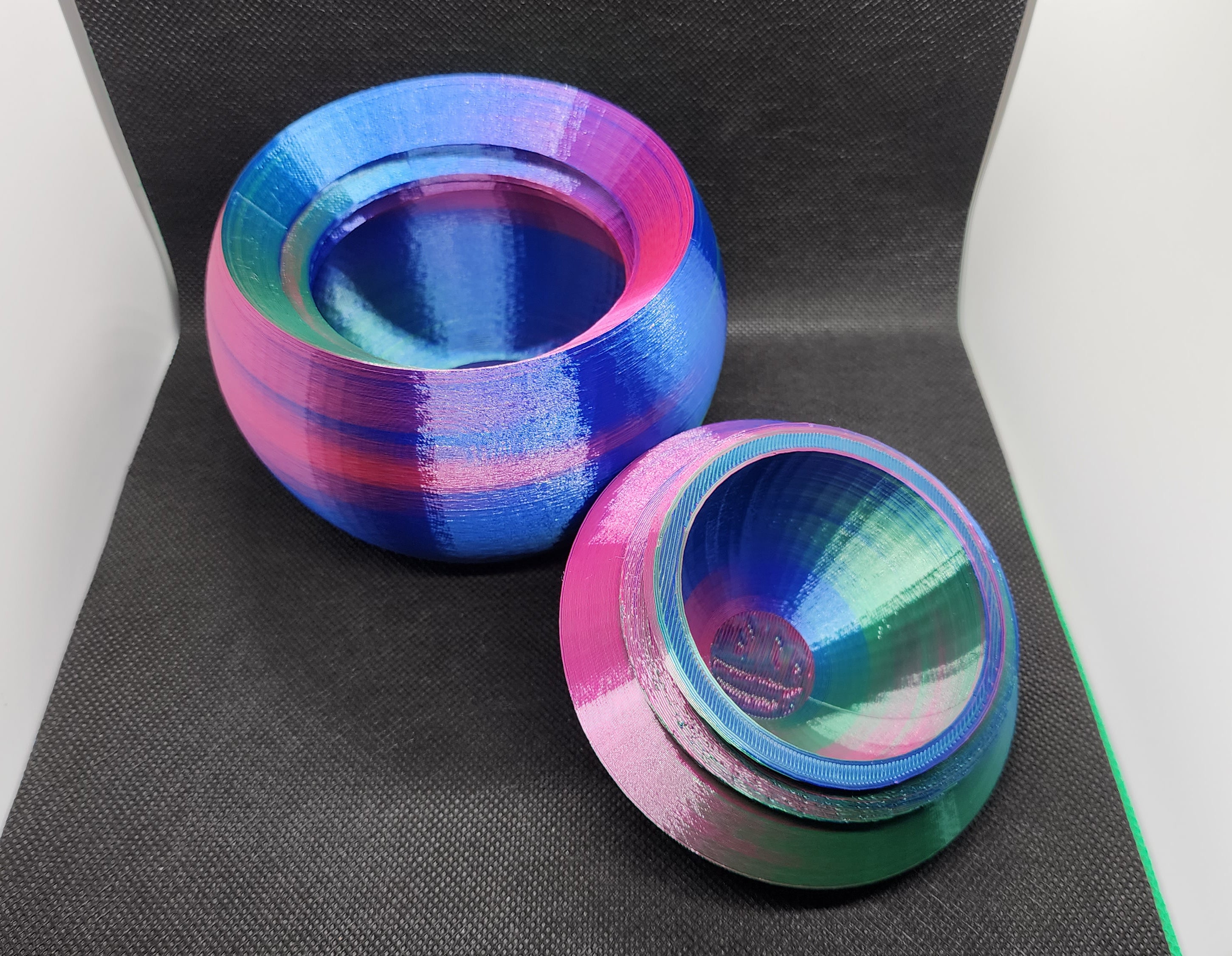 🞇 Globe Stash Box (Screw-top Ball)