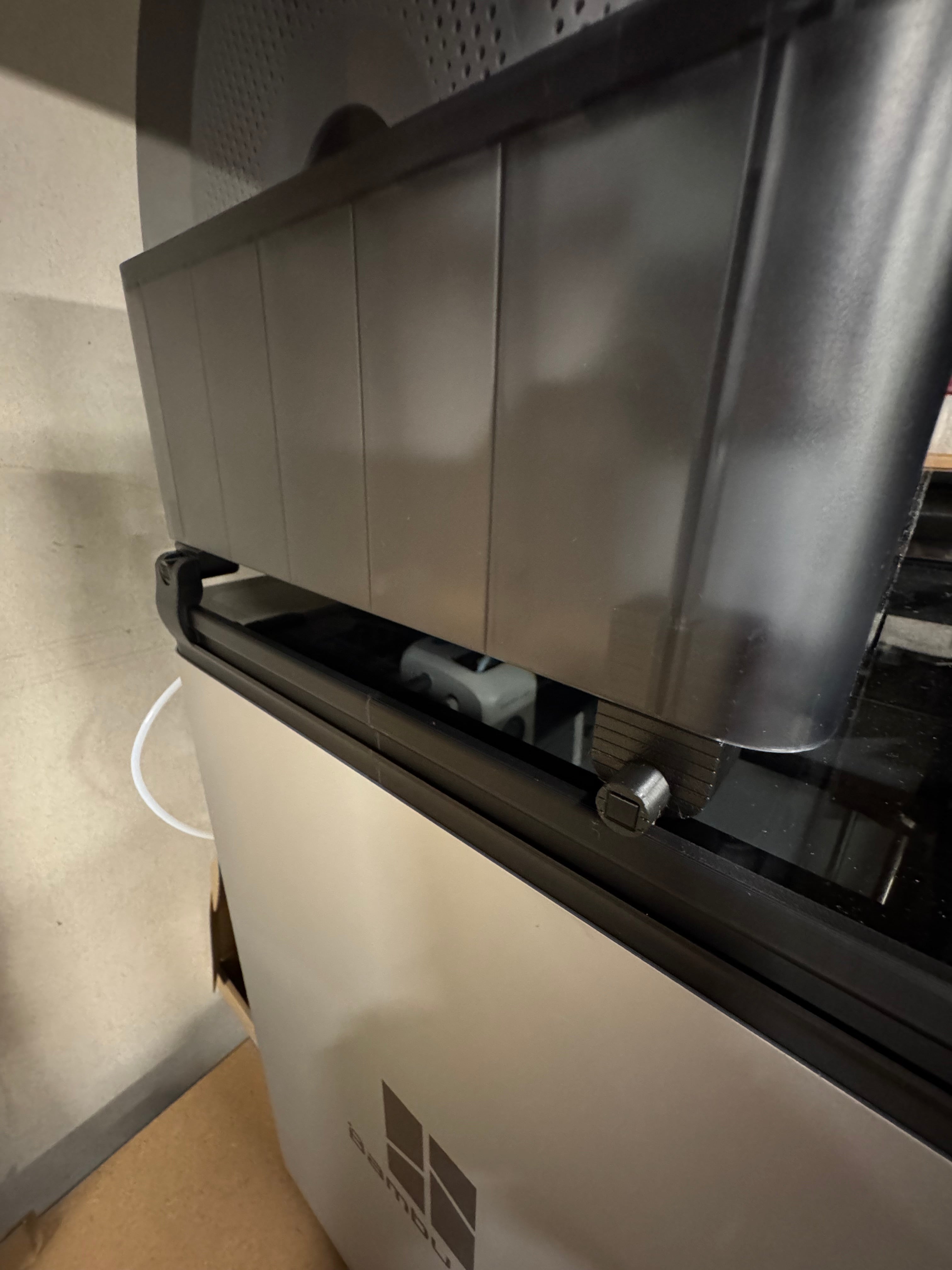 AMS 2 Pro hinges for riser