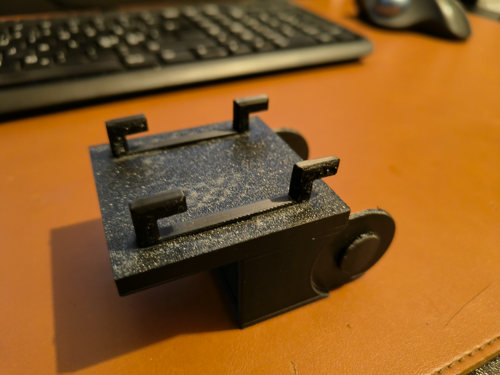 Skadis mount for cable chain
