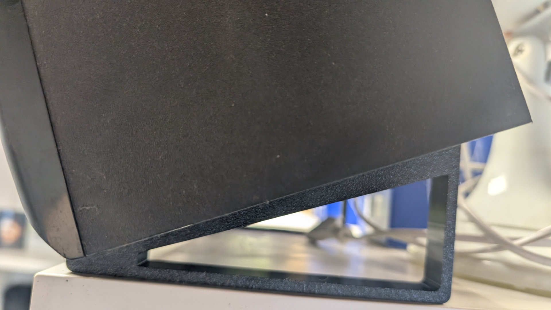 Speaker angle stand, high shelf