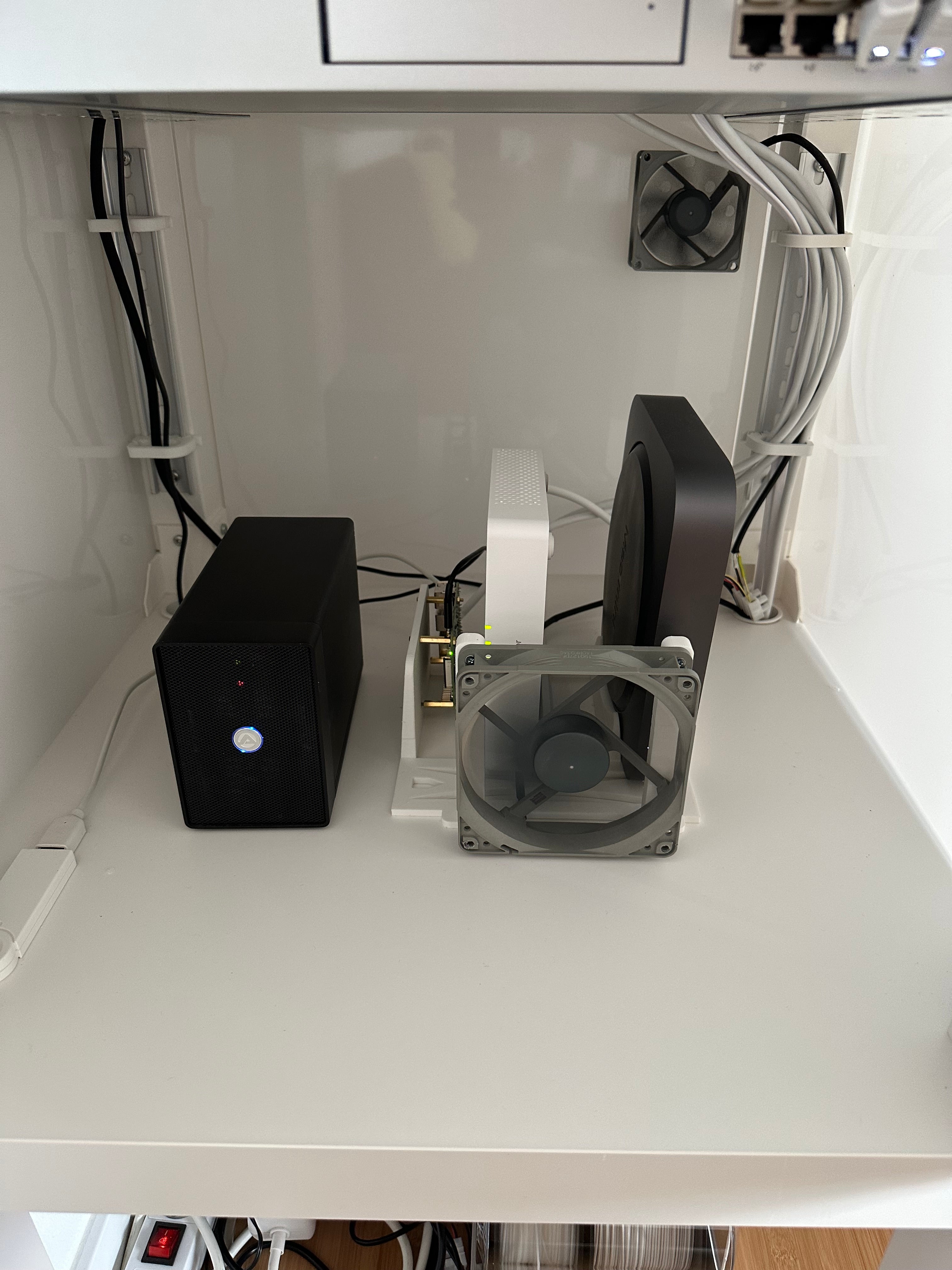Vertical Rack for Mac Mini, Cable Modem and Raspberry Pi + 120mm fan