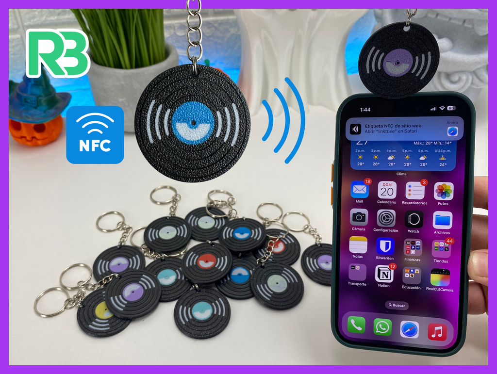 Keychain vinyl disk with NFC tag