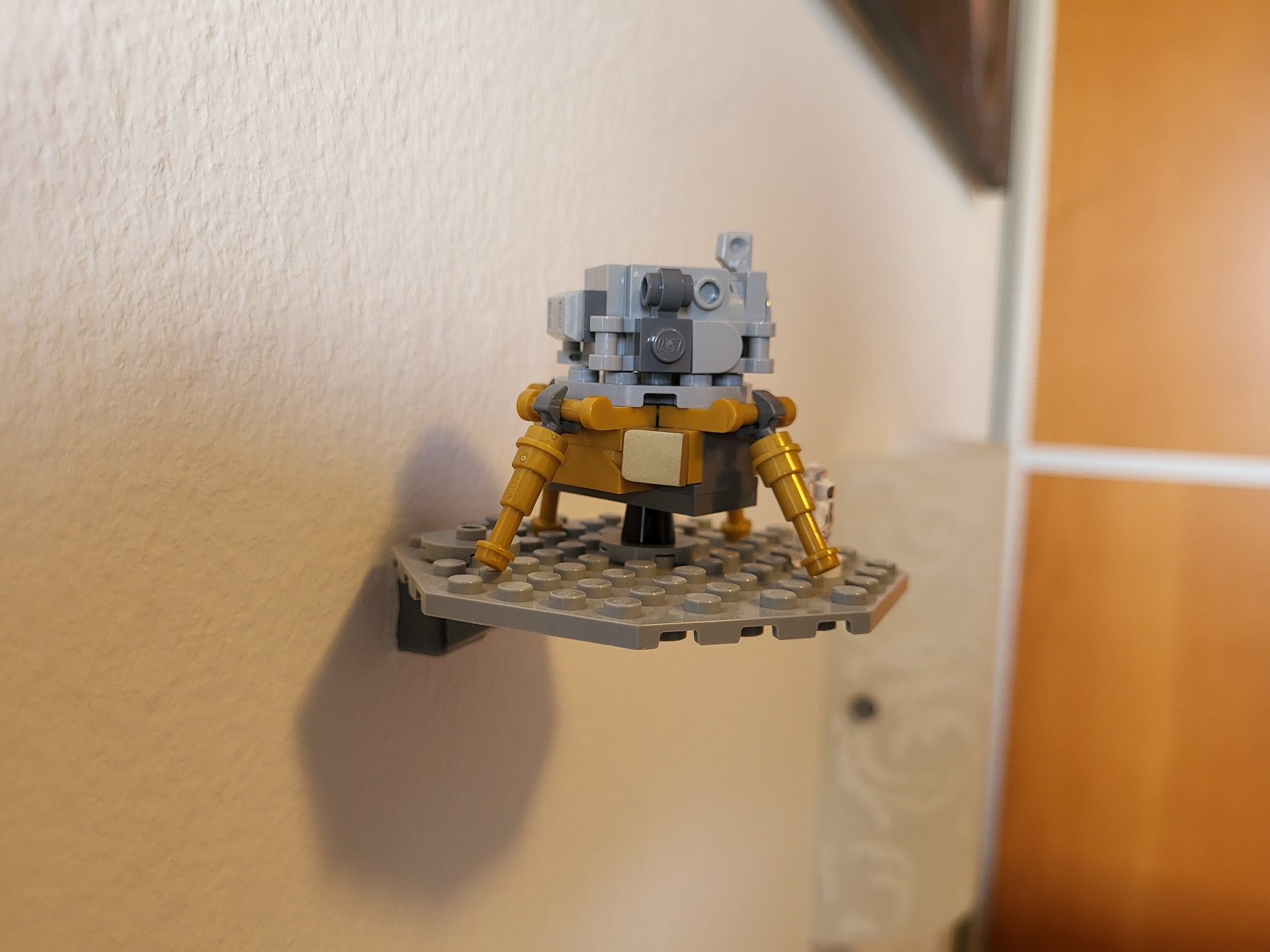 Brick Saturn V invisible wall mount