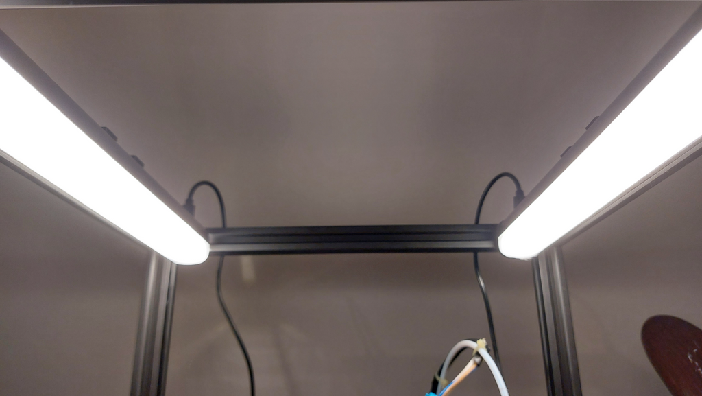 Lightbar holder for 2020 extrusion printers.
