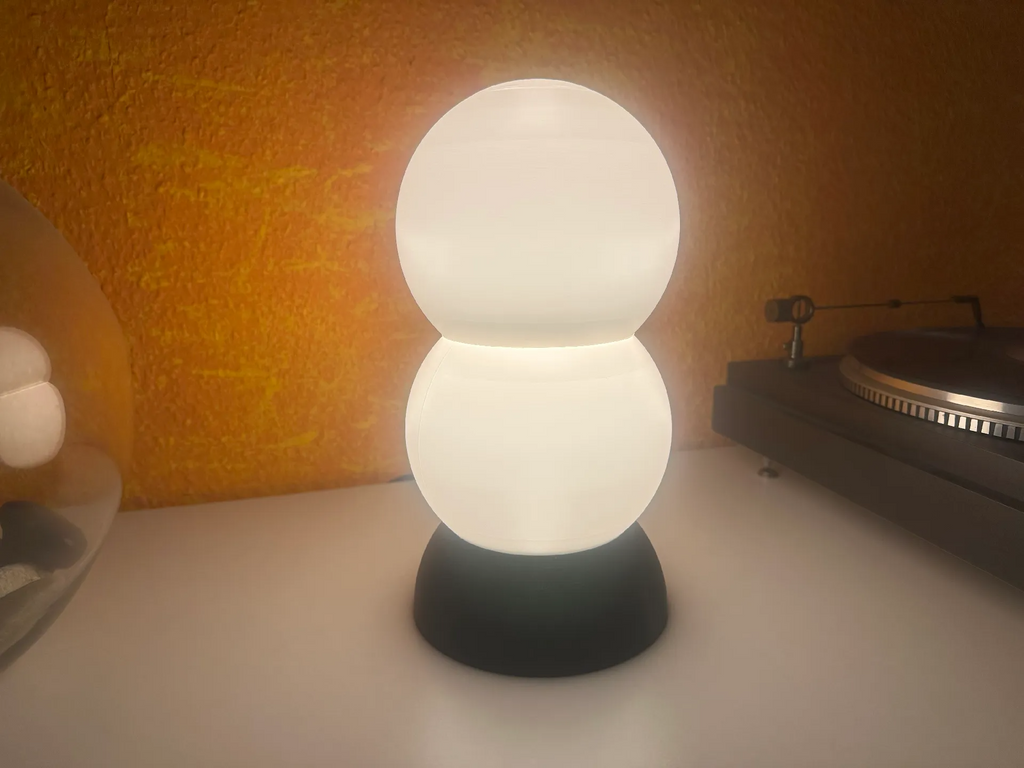 Table lamp with stackable lampshade E27 base