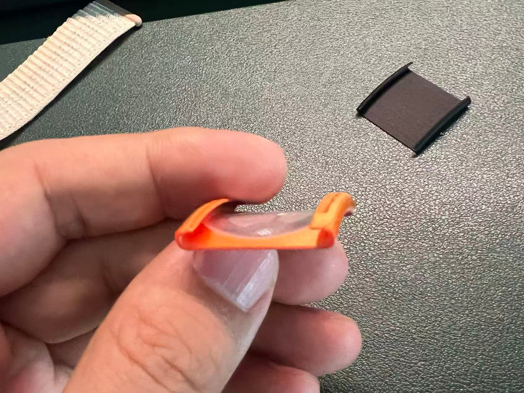 一个隐藏门禁卡到iwatch表带里的小配件，IC卡，CUID卡
