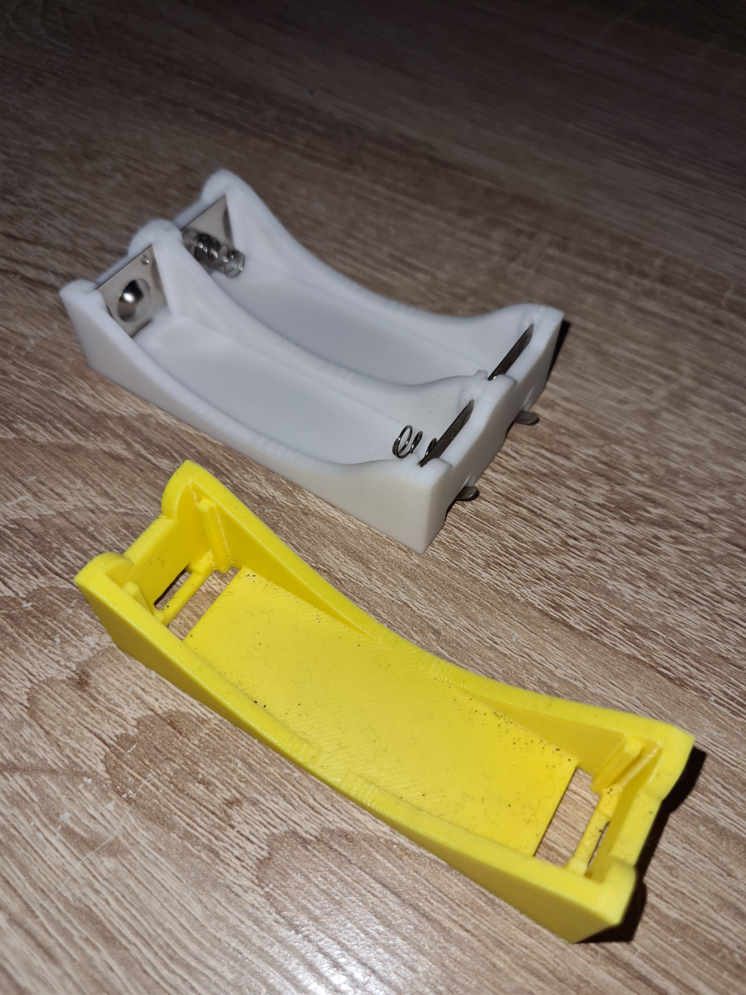 Simple 18650 lipo basket/holder (1S and 2S)