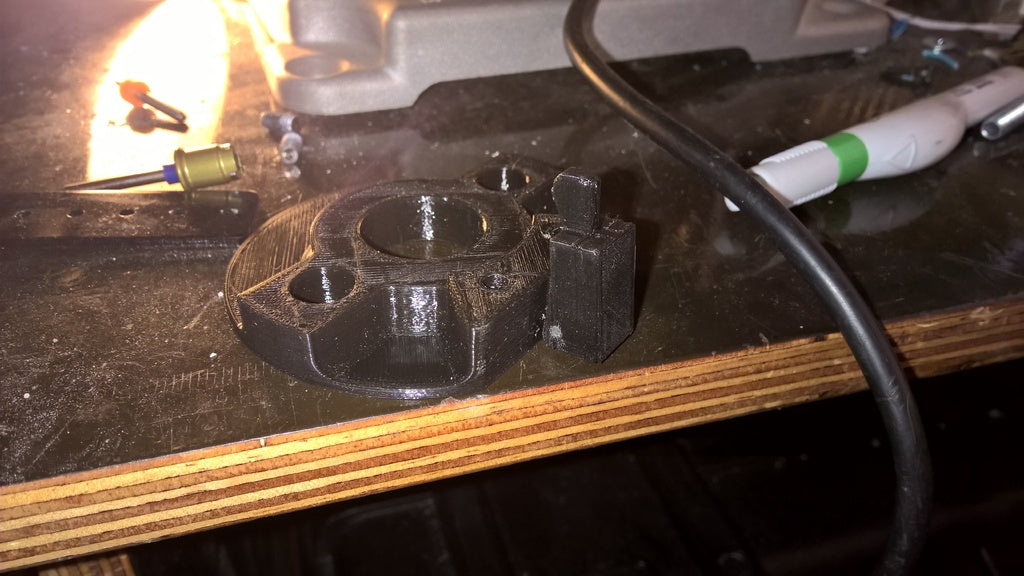 Improved DeWalt 611 Air Diffuser for X-Carve /w lock button