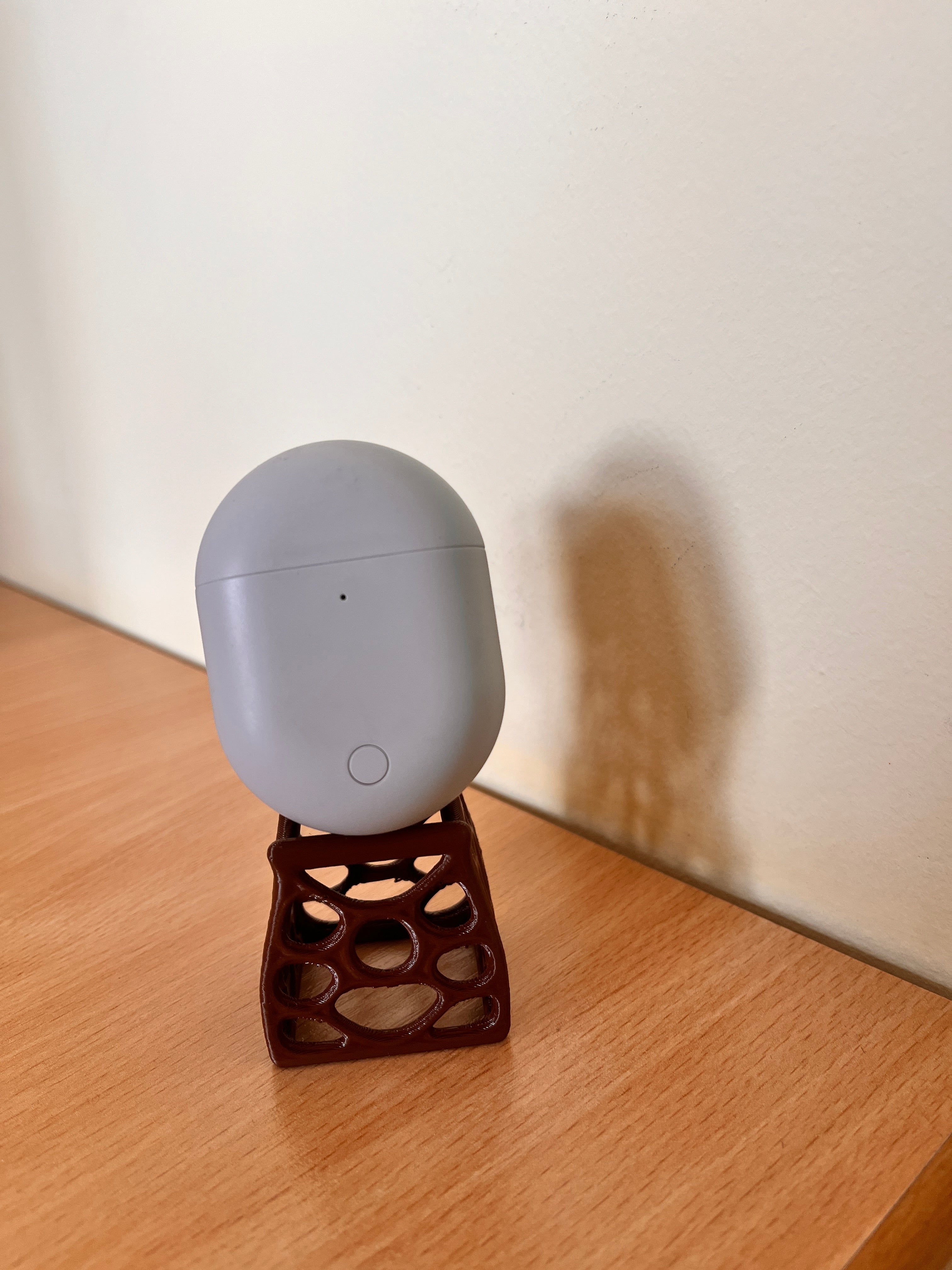 Lattice Earbud Case Stand