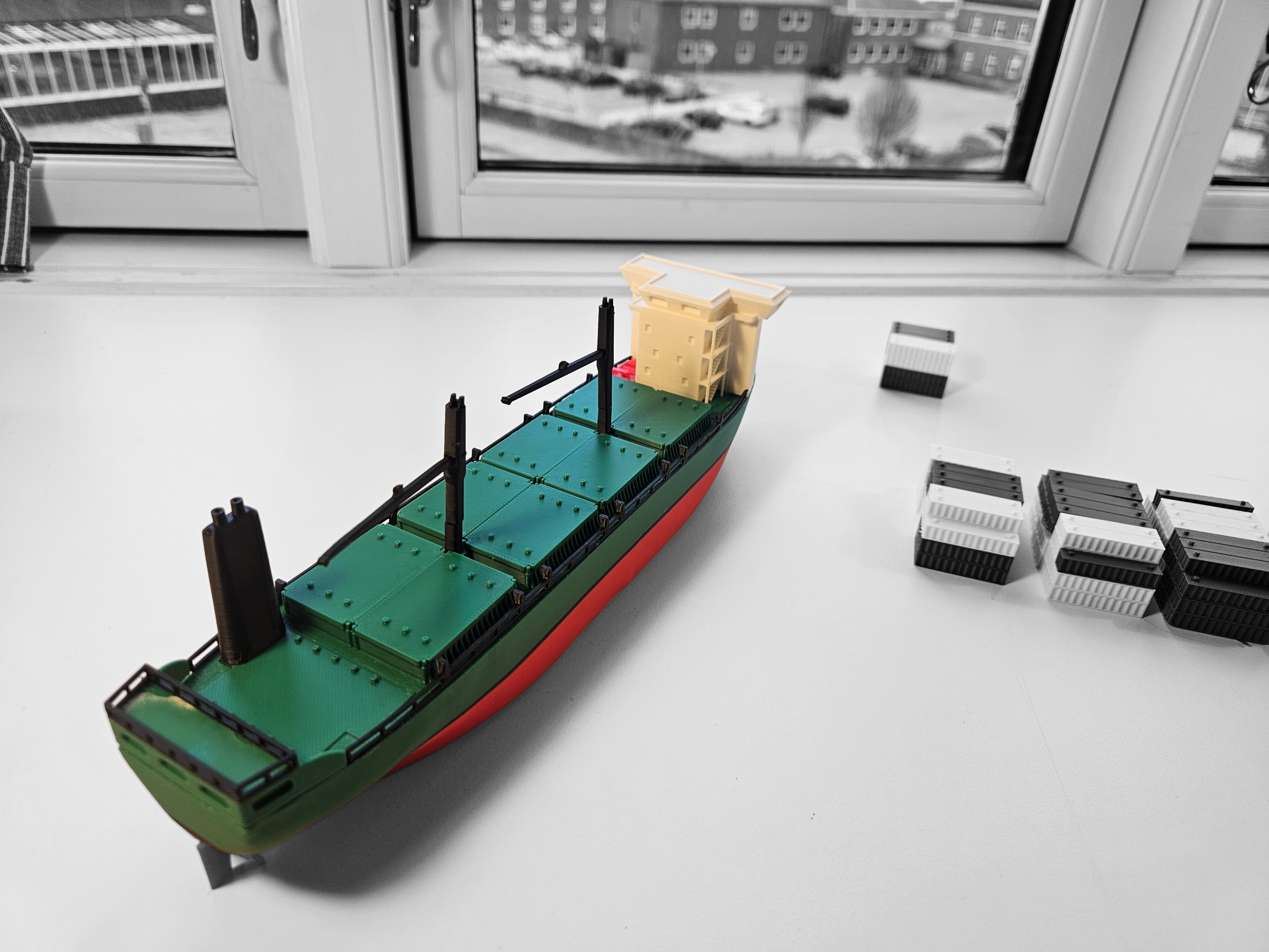 Small container ship 1:400