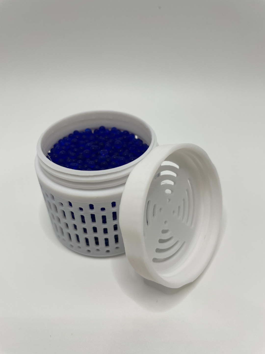 Compact silica box