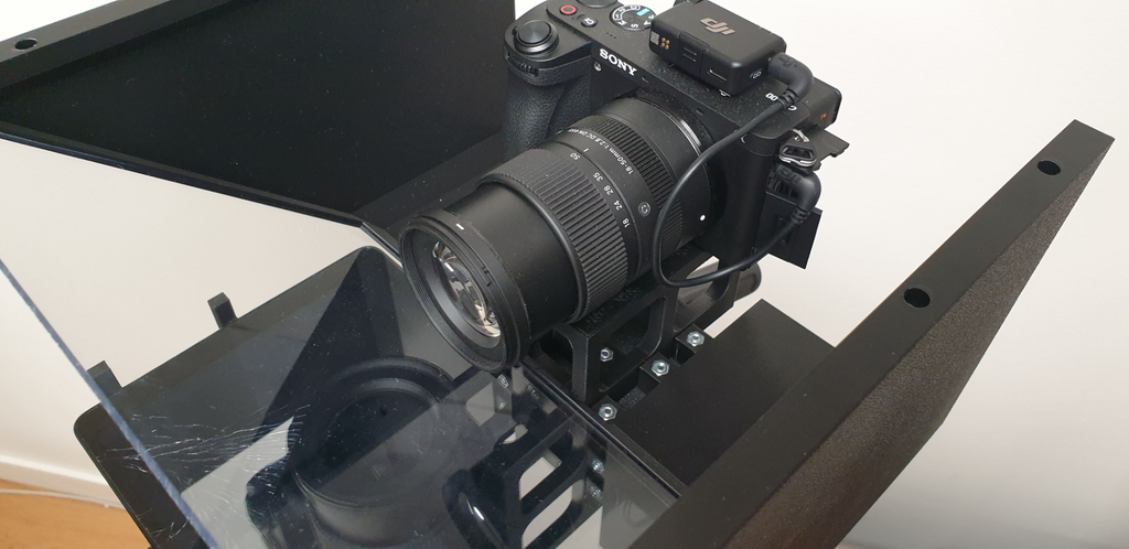 Teleprompter for tablet or screen