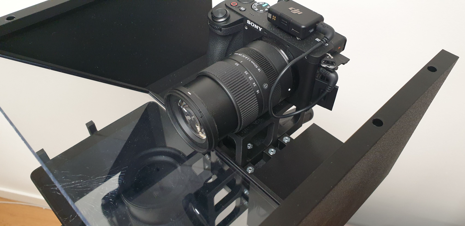 Teleprompter for tablet or screen