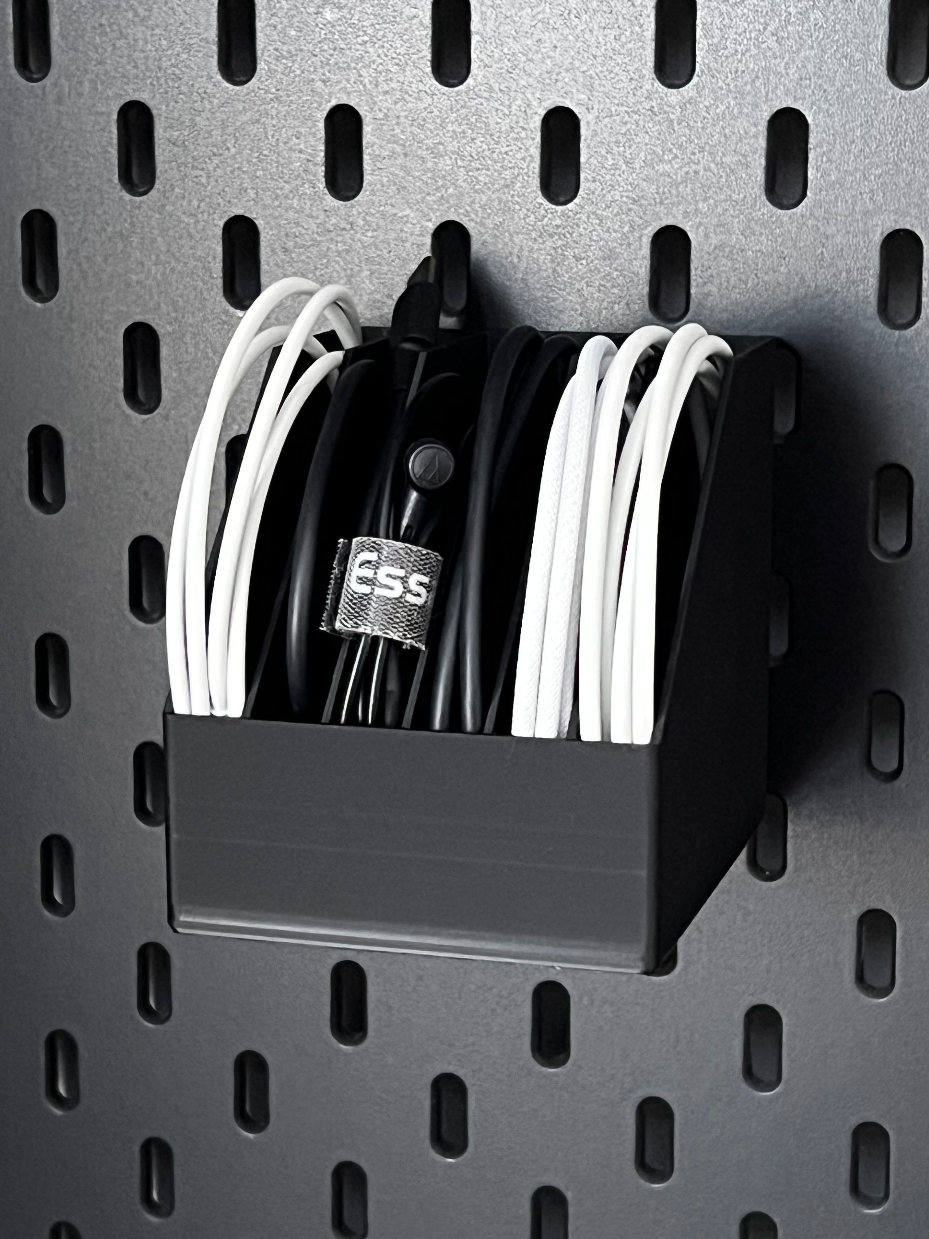 Cable organizer for IKEA Skadis - Parametric