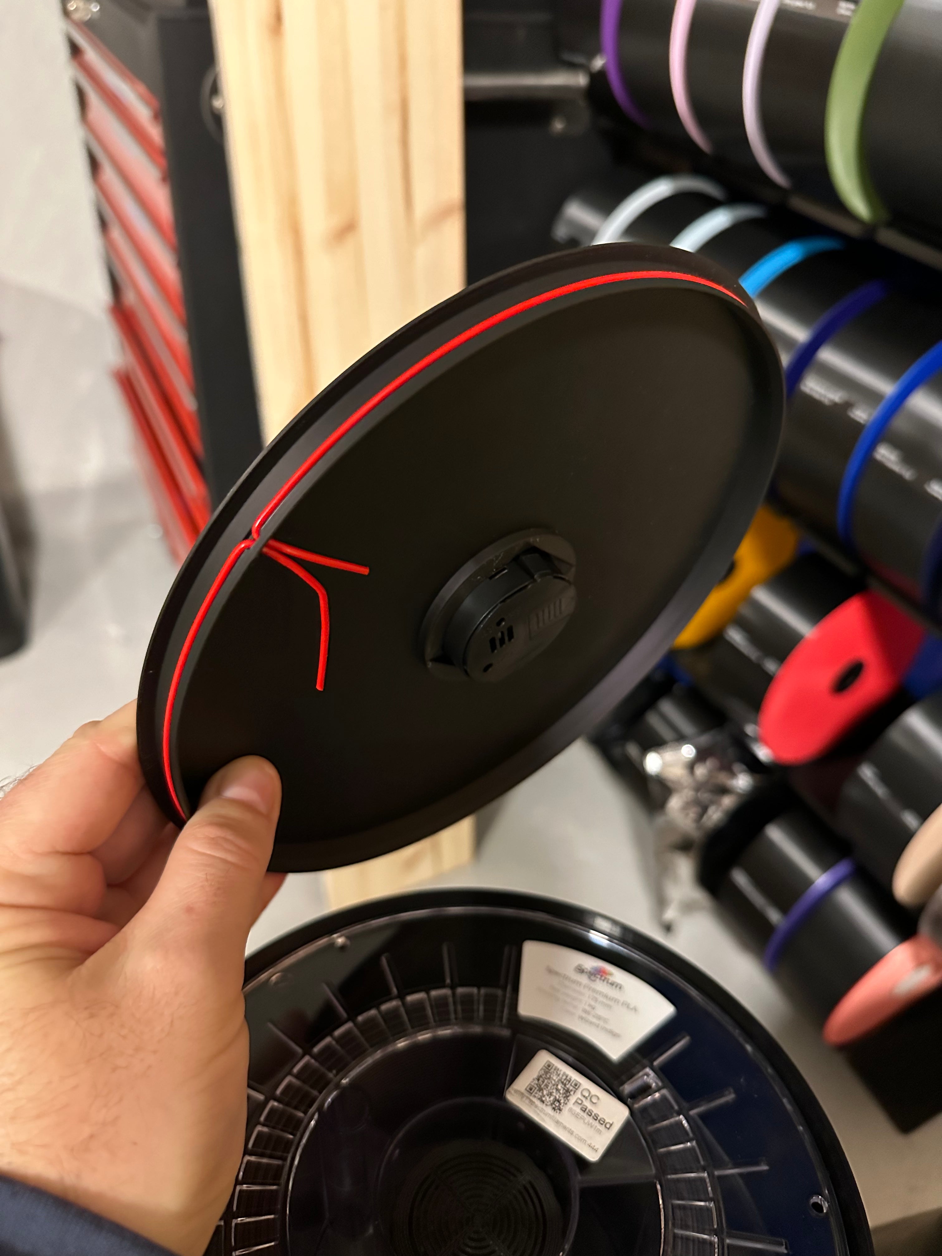 Round filament box for spools