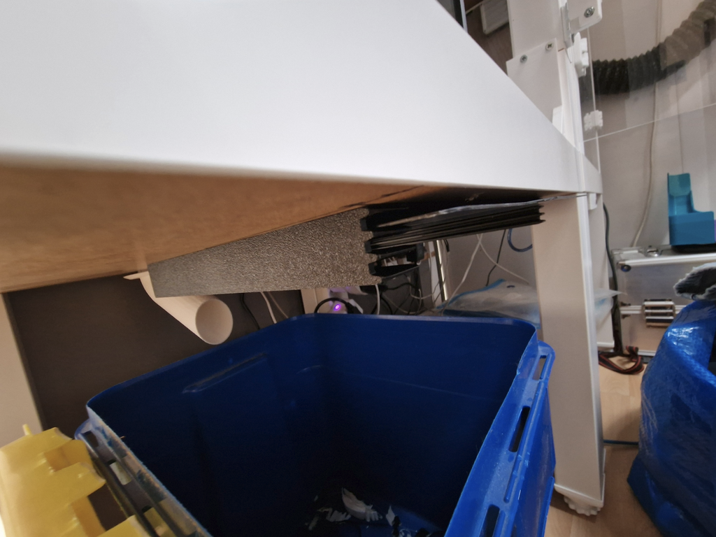 Buildplate holder 3x with holes for under desk