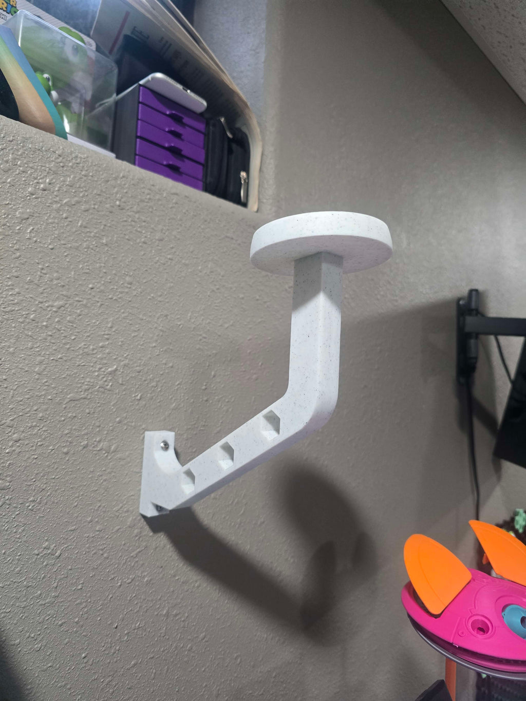 JuanMakes Helmet Hanger (V2)
