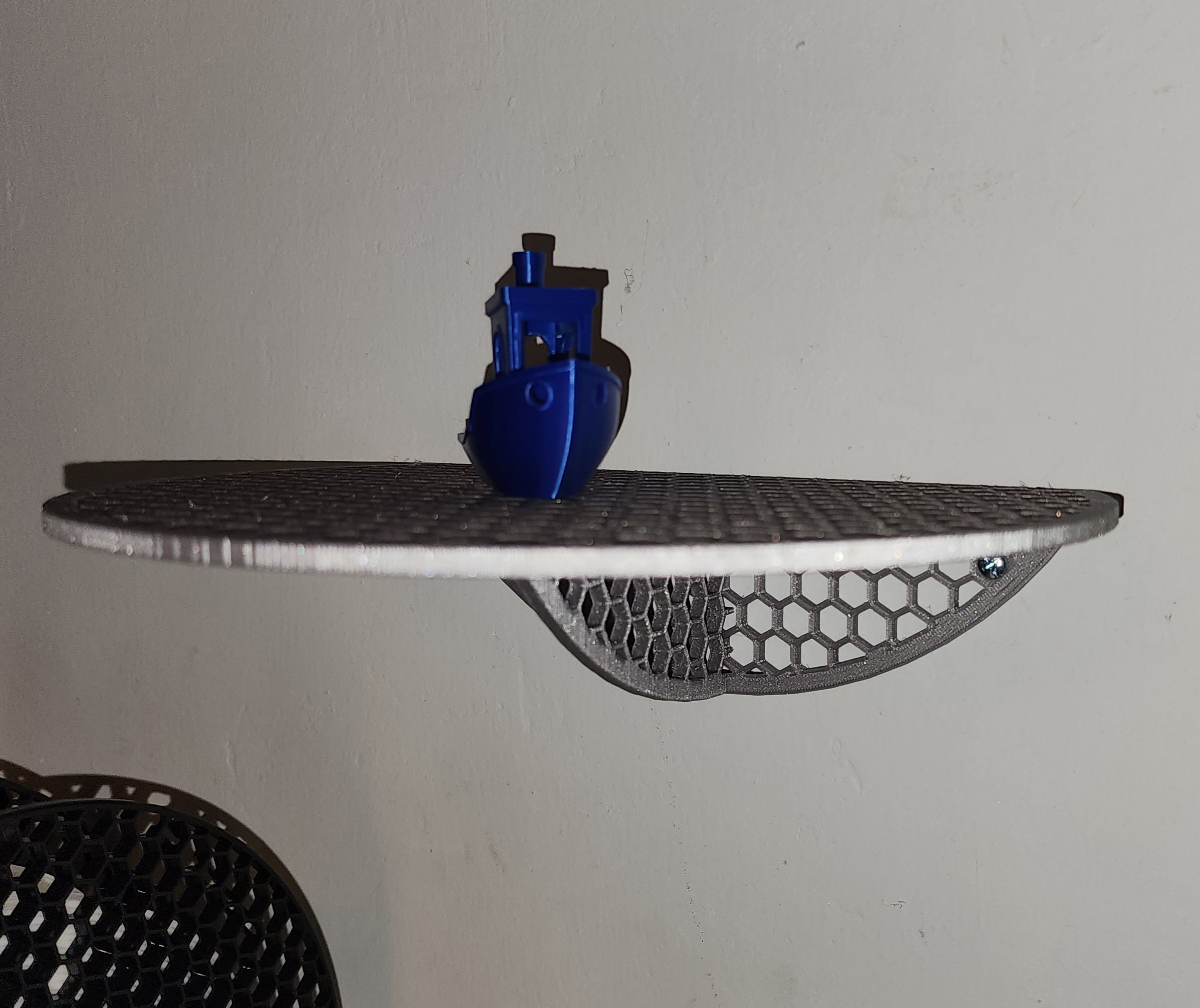 Round honeycomb shelf - wall mounted