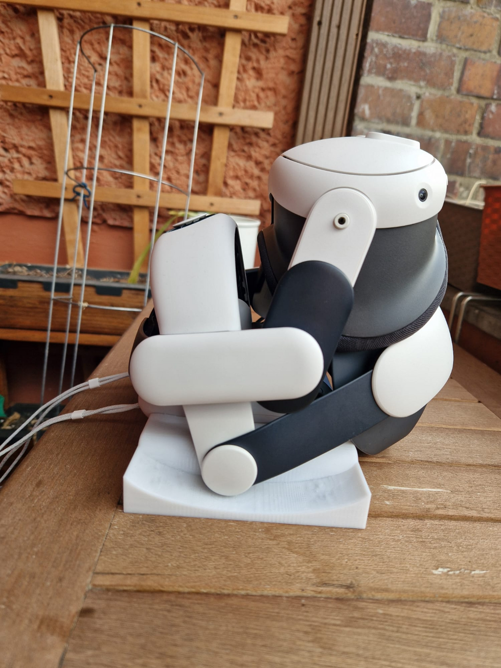 Quest 3 - BOBO VR S3pro controller holder dock