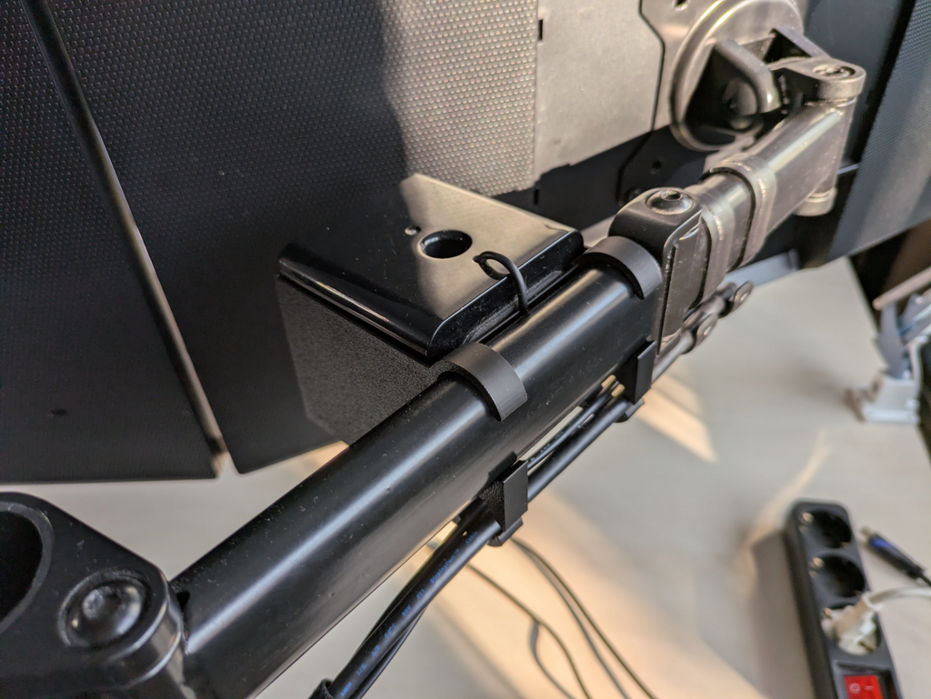 Monitor arm mount for Hama speakers