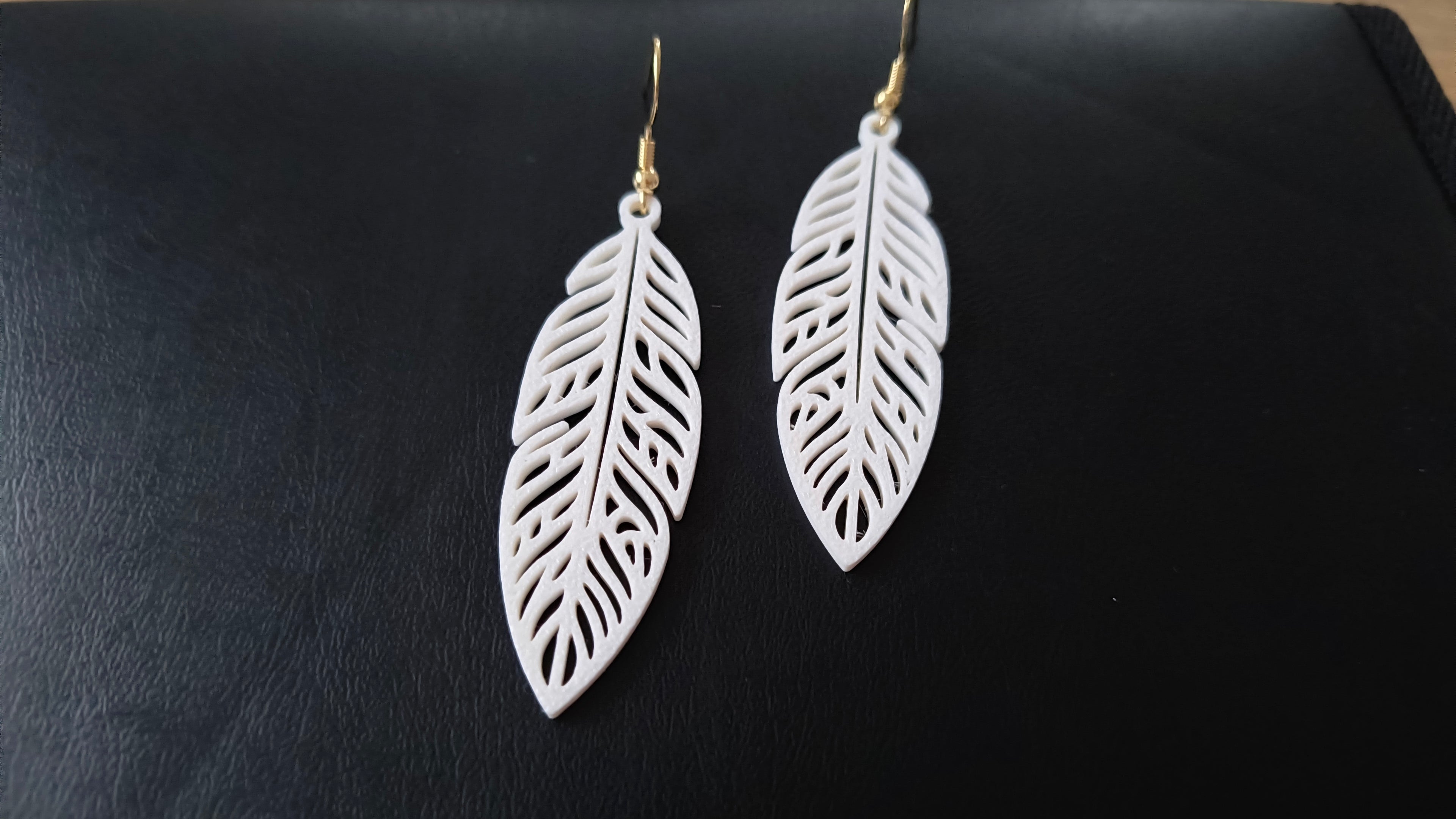 4 different elegant feather earring (free to sell)