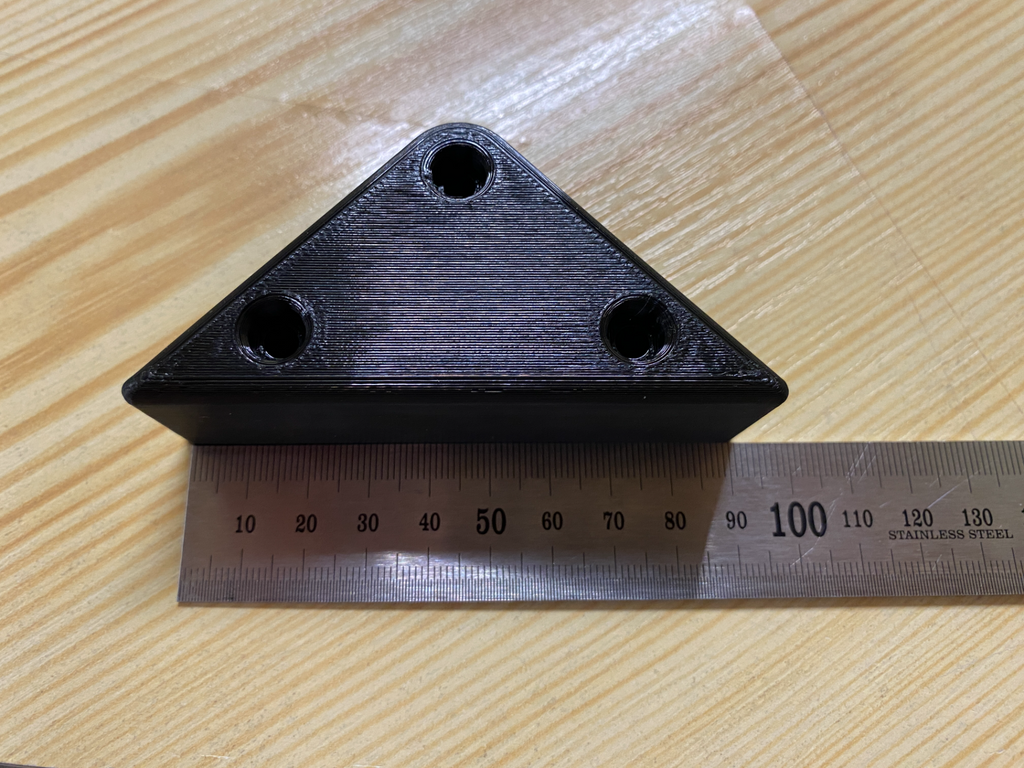 Corner legs for furniture