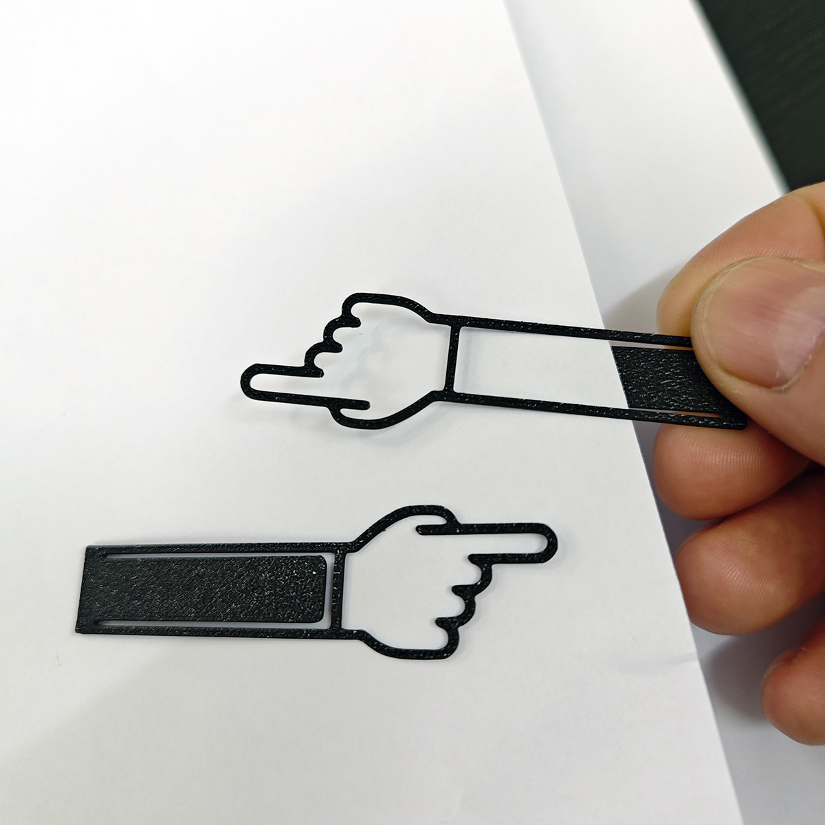 Hand Clip Bookmark - Marks Page & Line Precisely