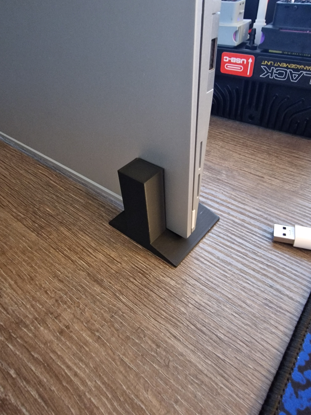 Framework 16 Simple Stand