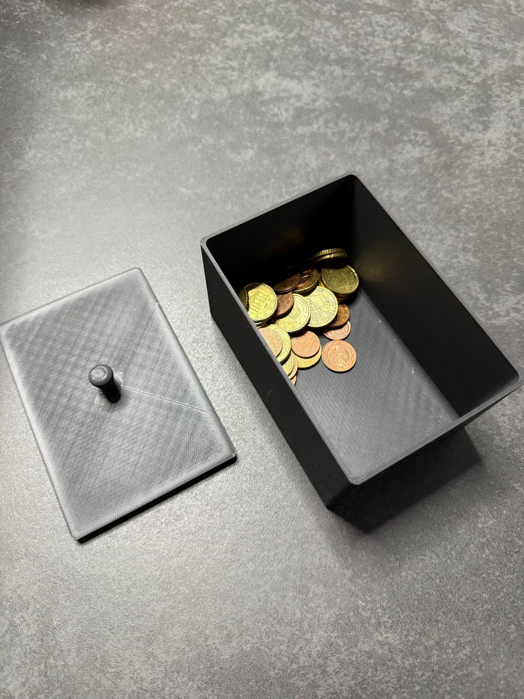 kleine eckige Dose mit Deckel