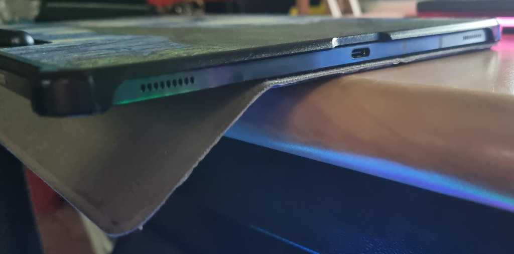 Tablet wall hanger