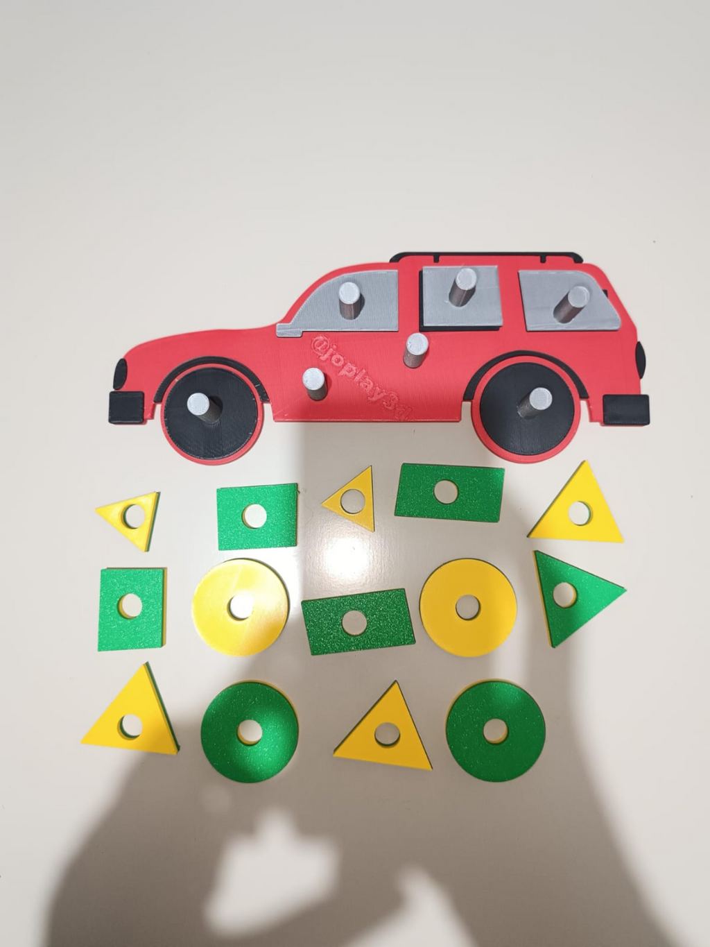 CARRO PEDAGÓGICO COM FORMAS GEOMÉTRICAS AUTISTA