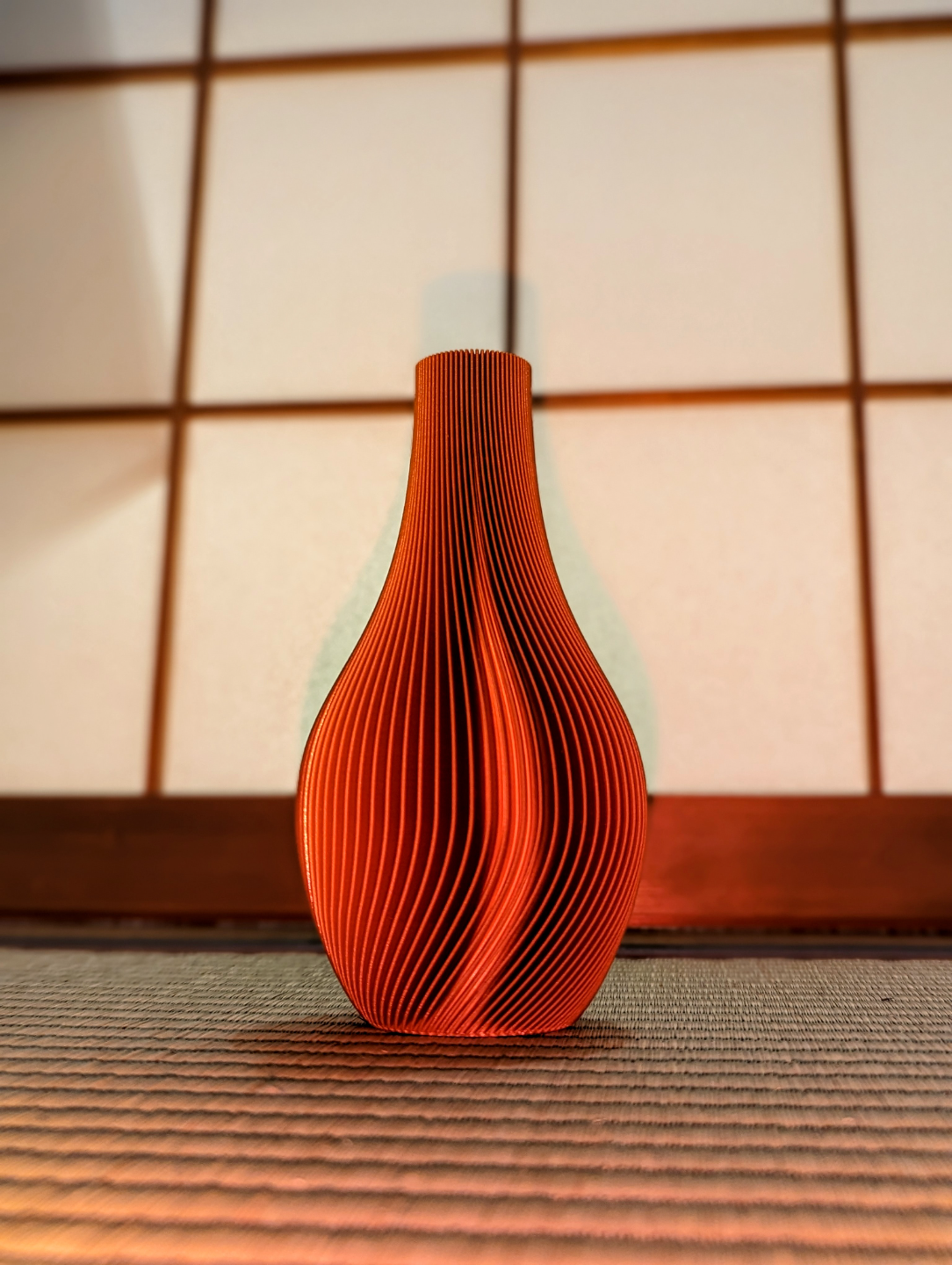 Simple swirl vase