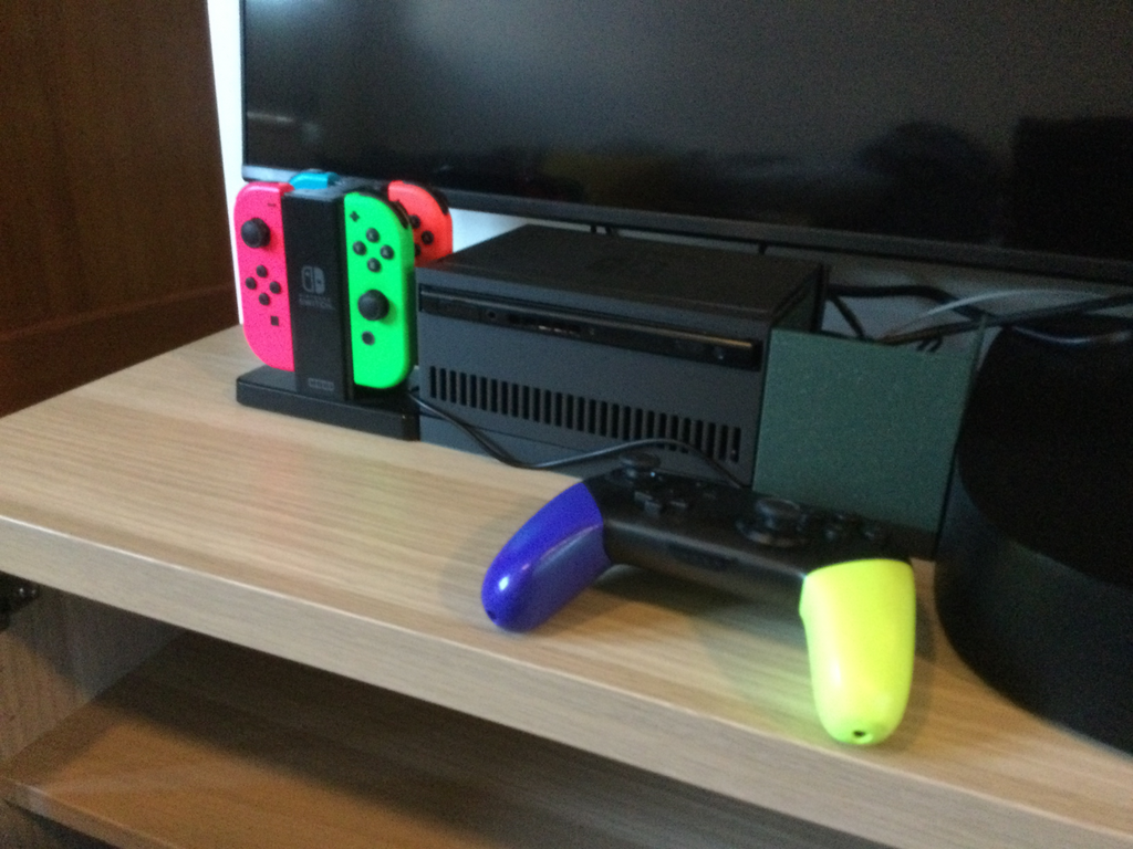 Switch horizontal dock accessory's