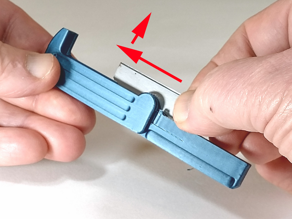 Folding Razor Blade Holder (print-in-place)
