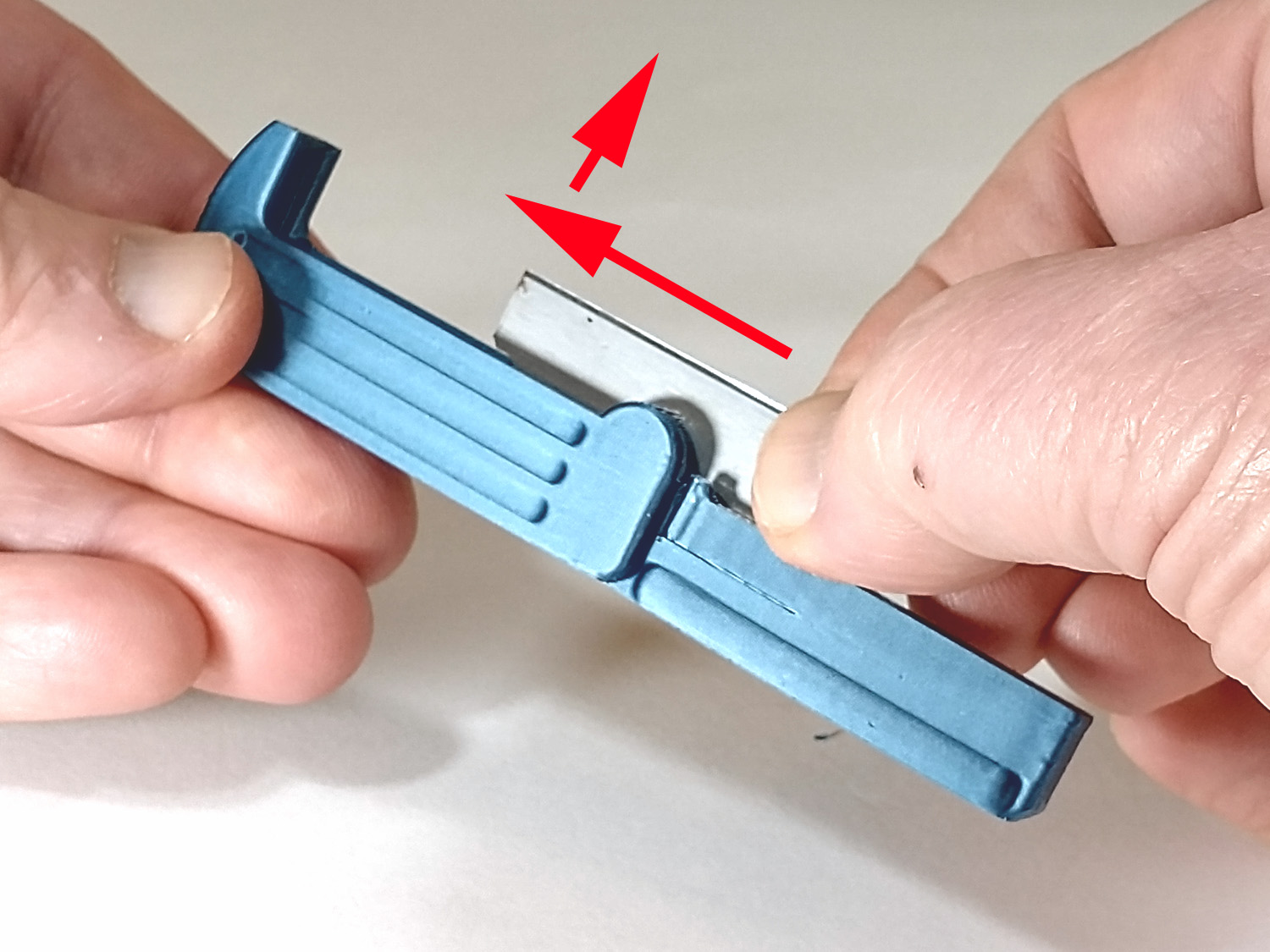 Folding Razor Blade Holder (print-in-place)