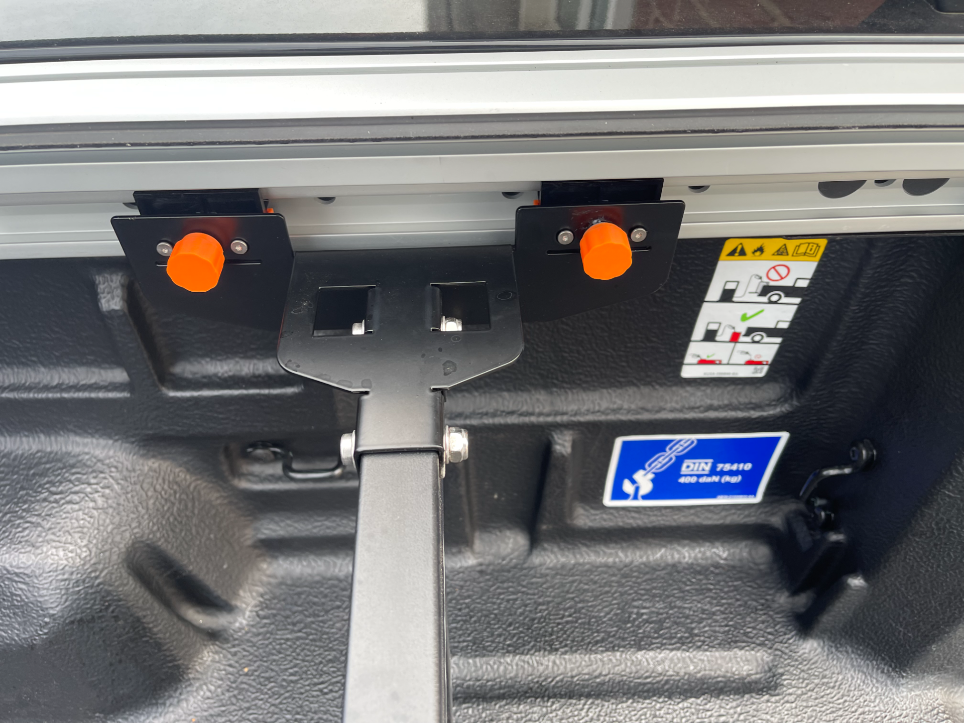 Ford Ranger Bed Divider fixing clip