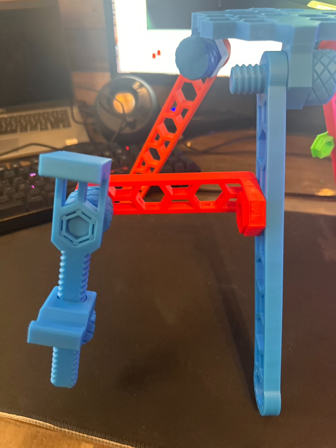 Tripod for phone with Honeycomb mashup
