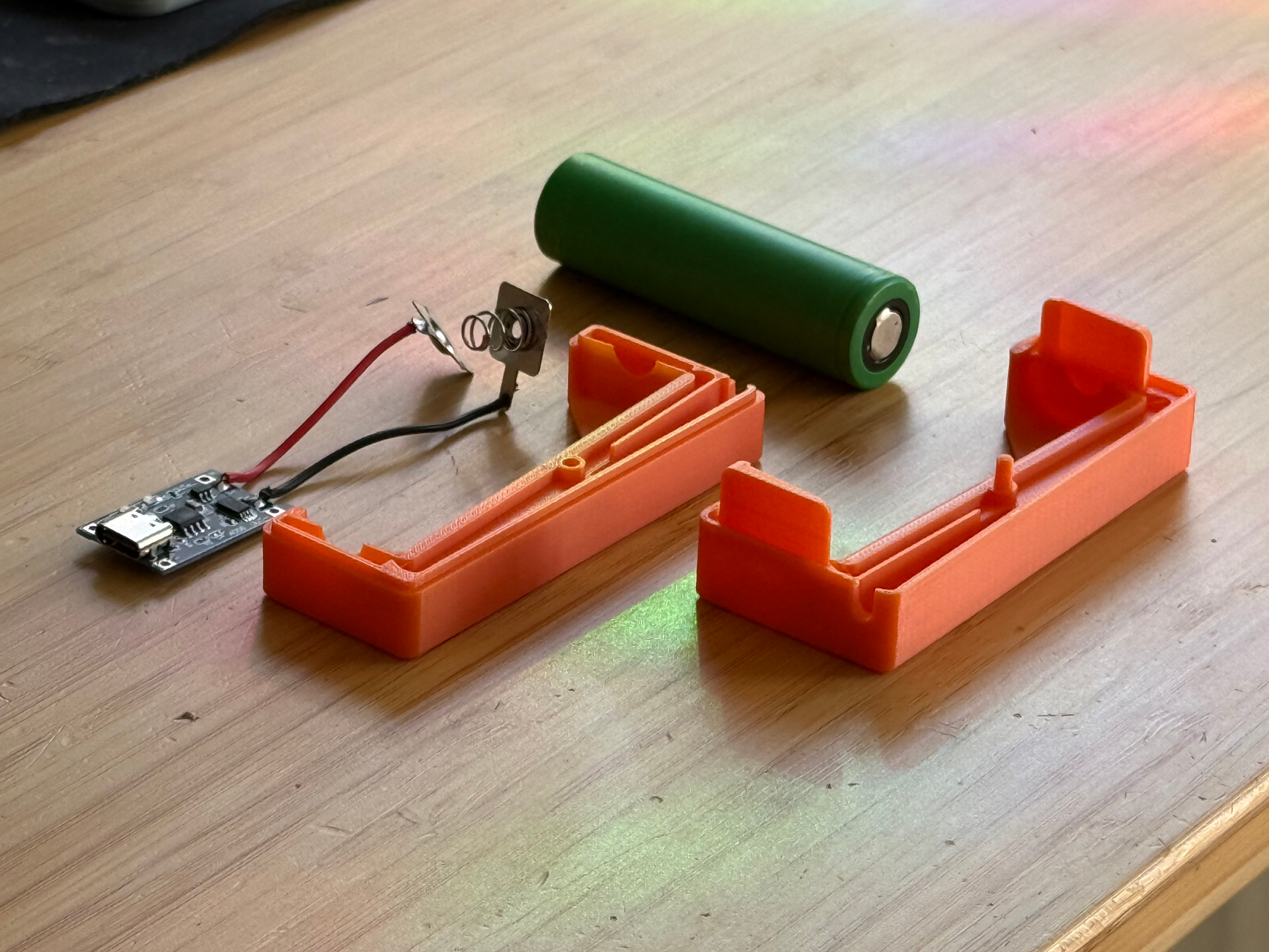 18650 charger case parametric for battery contacts
